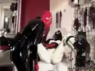 Kinkyrubberworld - Finger Fucking Threesome On The Gyn Chair