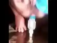 dilatacion por el culo con la botella adentro