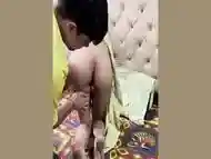 Indian boy leaking pussy of his girlfriend in hotel